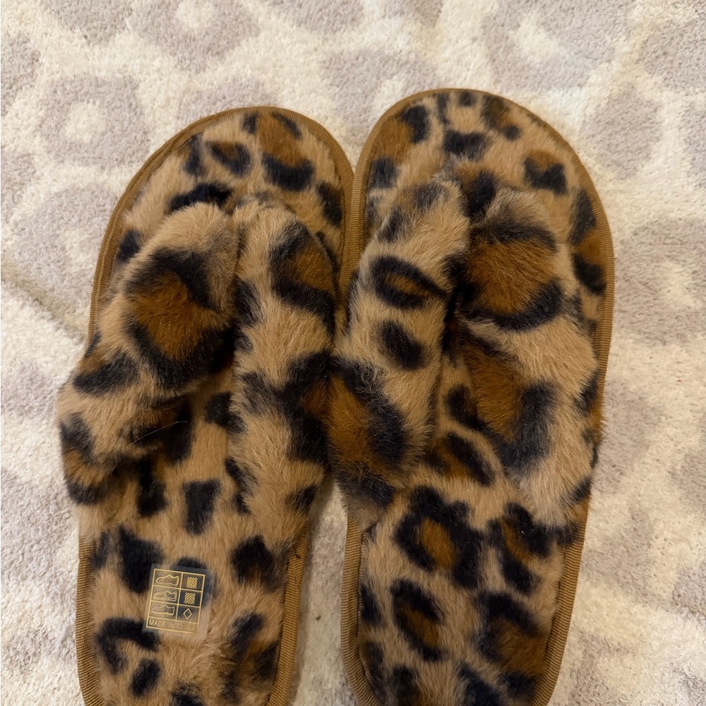 Leopard Print Fuzzy Flip Flop Slippers